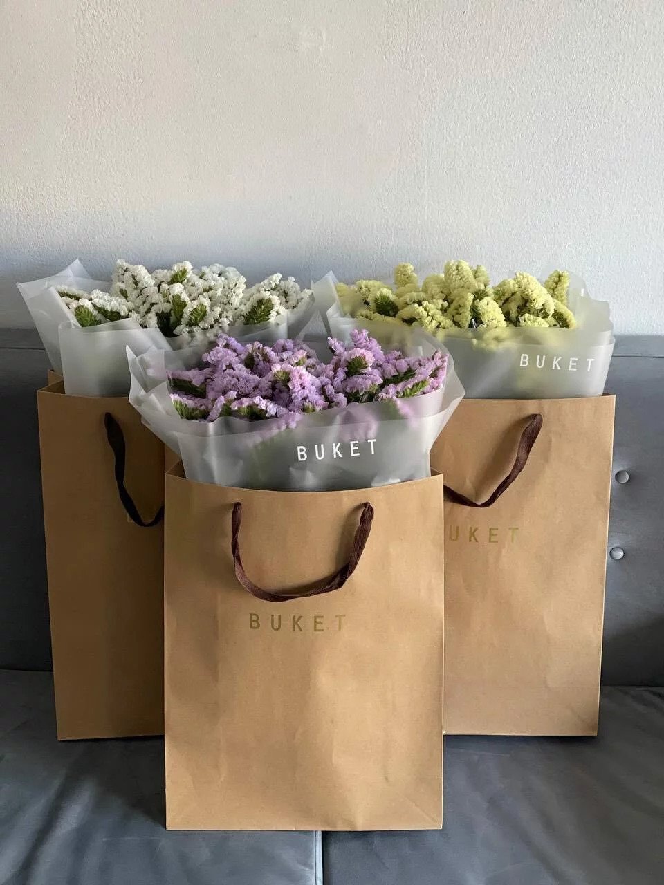 Какие цветы самые стойкие и дольше всего стоят в вазе?